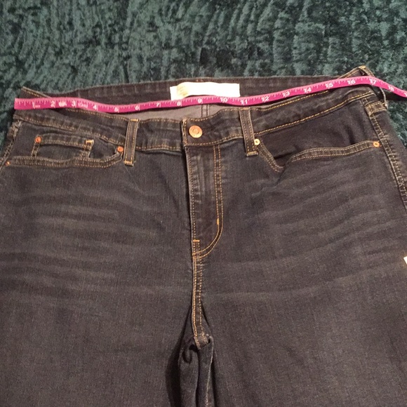 Levi’s Mid rise boyfriend jeans - Picture 7 of 12